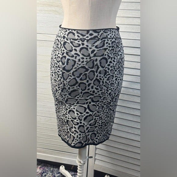 BCBG Gray Leopard Stretch Pencil Skirt. Size Medium. Excellent Condition - Picture 1 of 6